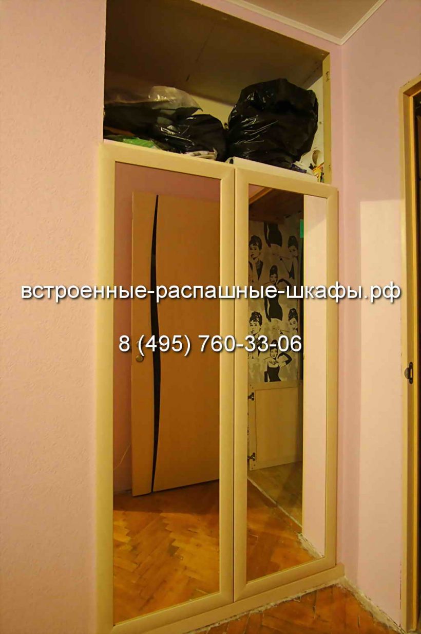 старый встроенный шкаф в прихожей обновить