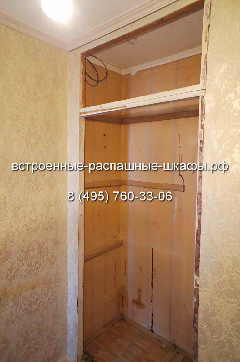 старый встроенный шкаф в прихожей обновить