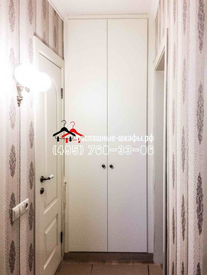 старый встроенный шкаф в прихожей обновить