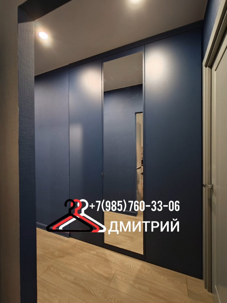 Фасады встроенного шкафа в цвете Альпийский синий с зеркалом серебро в Николо-Урюпино.