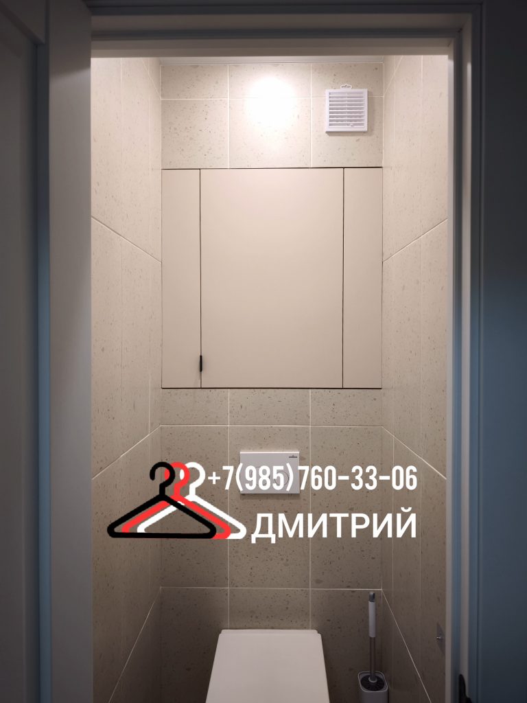 Встроенный распашной шкаф в туалет над инсталляцией по индивидуальным размерам